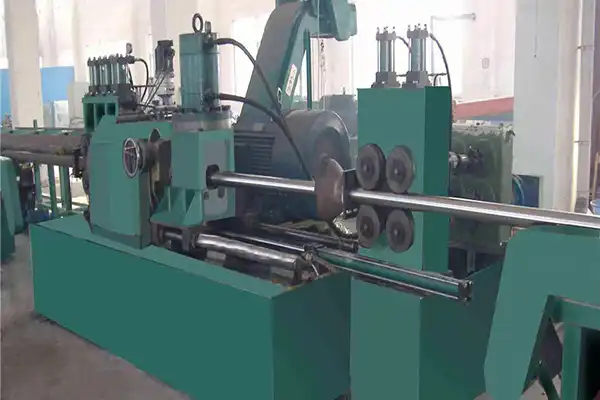 Centerless grinding machine